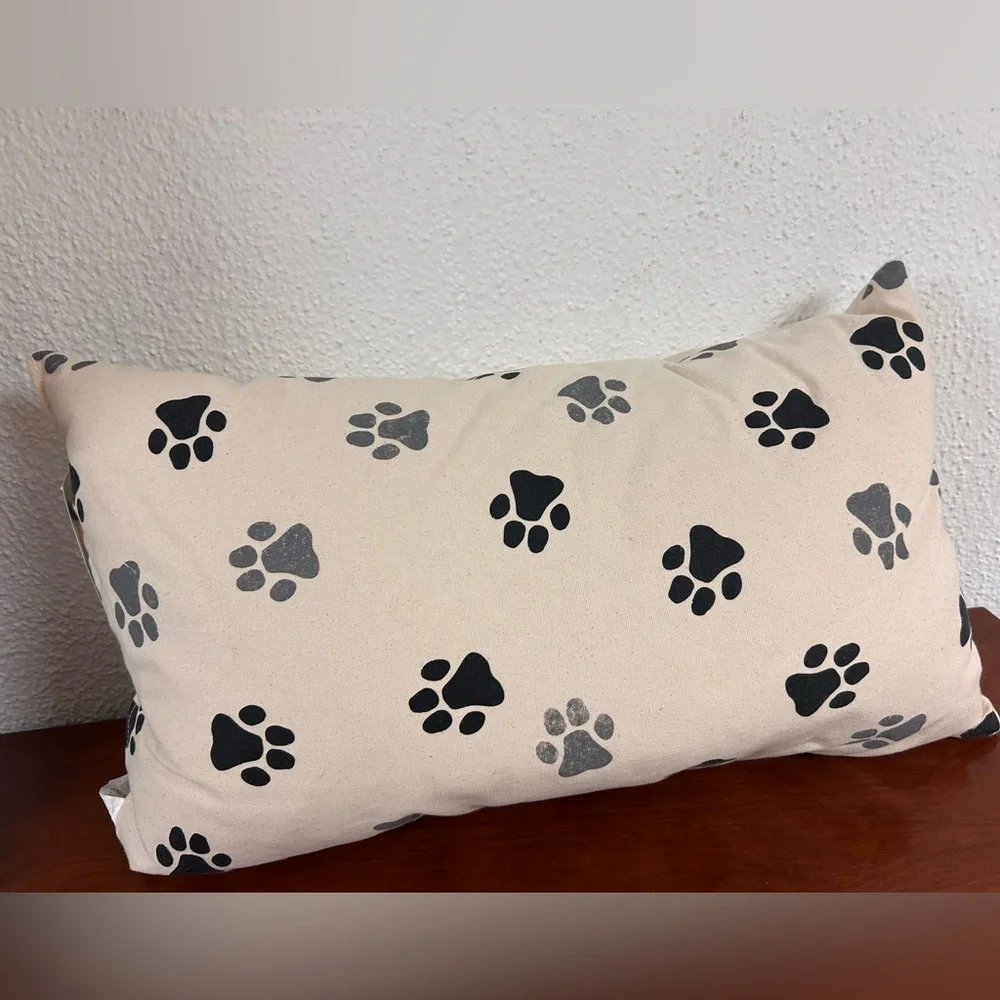 Eric & Christopher Christmas Cat Holiday Pillow‎ with Red Santa Hat NWT